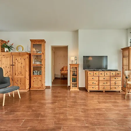 Nyaraló Ferienbungalow Leo *